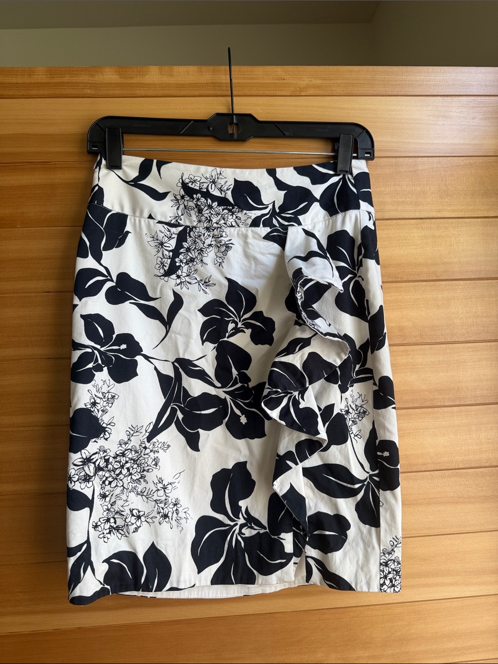 White House Black Market Black and White Floral Skirt